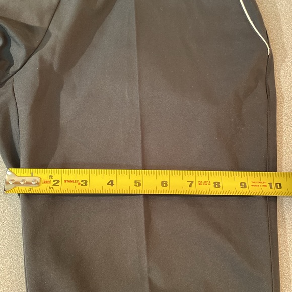 Adidas - Women’s Black Golf Capri pants. Size 8? - Picture 5 of 9